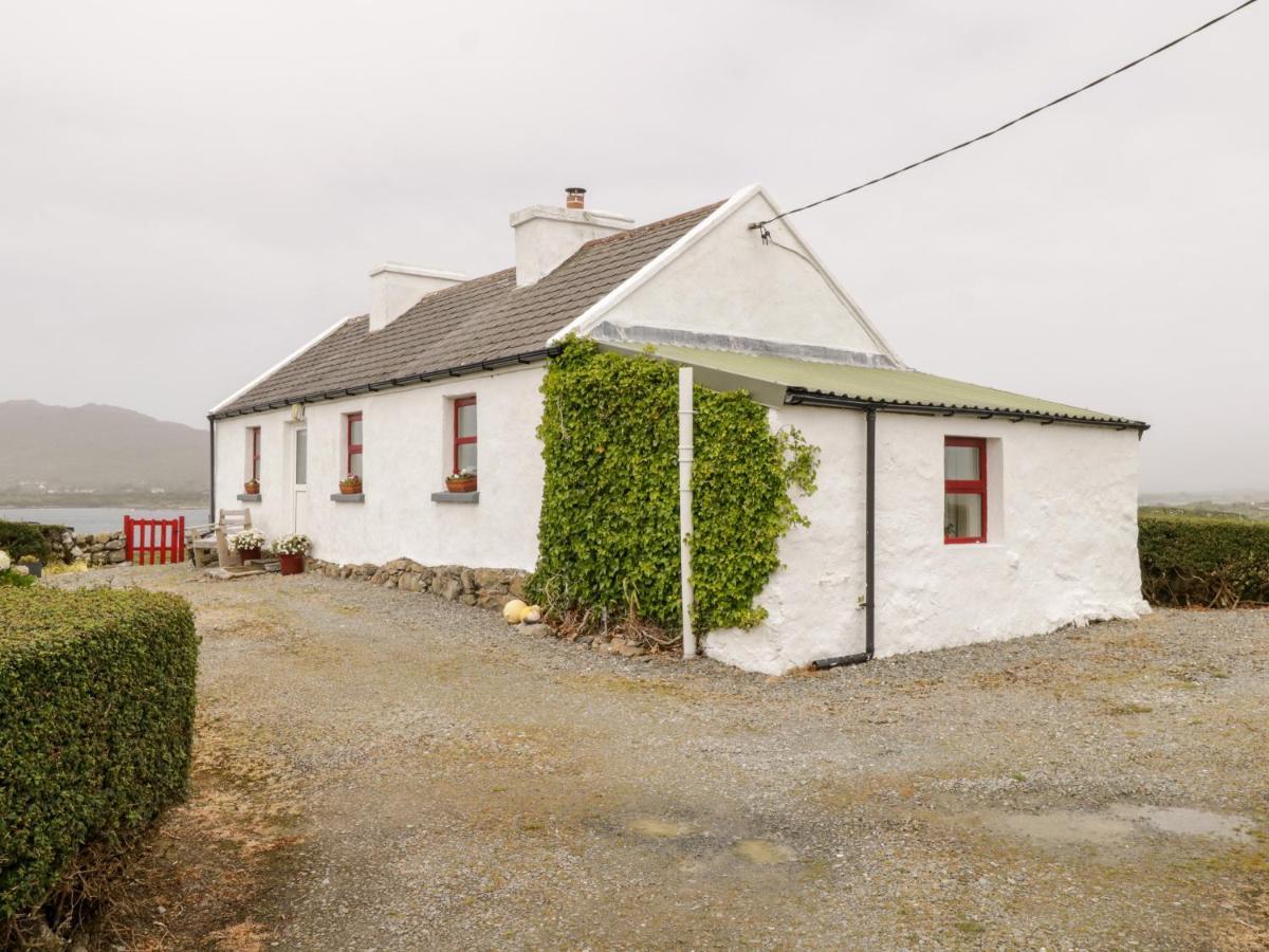 The White House * Roundstone